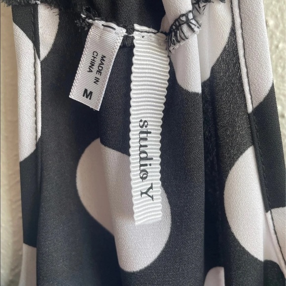 Studio Y Black and White Polka Dot Asymmetrical Sleeveless Top Size Medium - Picture 4 of 4